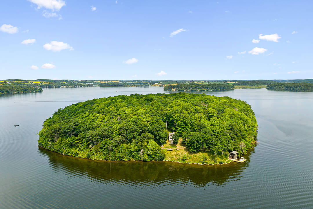100 West Sugar Island Private, Hamilton Township, Ontario