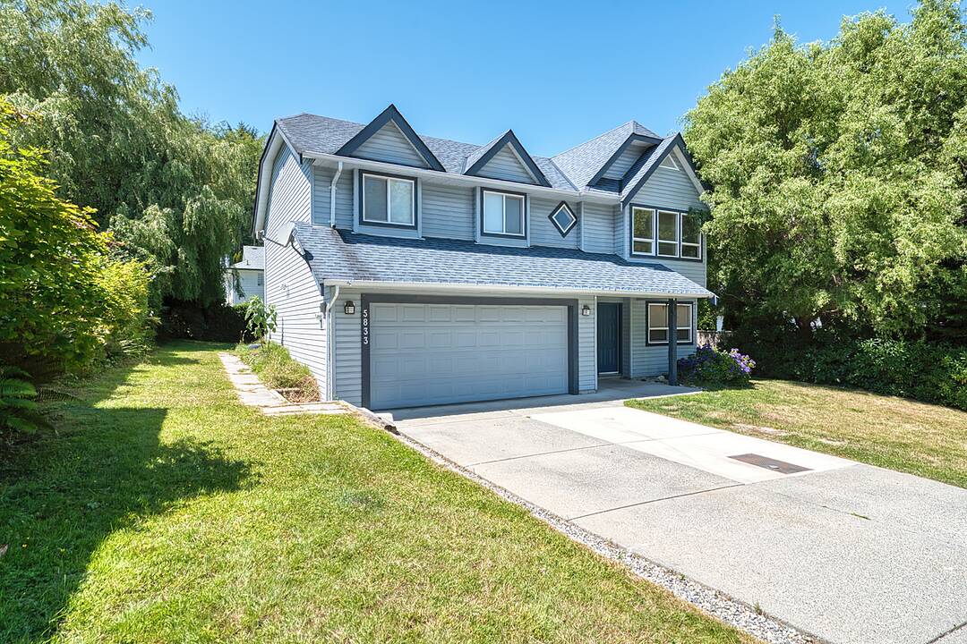 5833 Heron Place, Sechelt, British Columbia