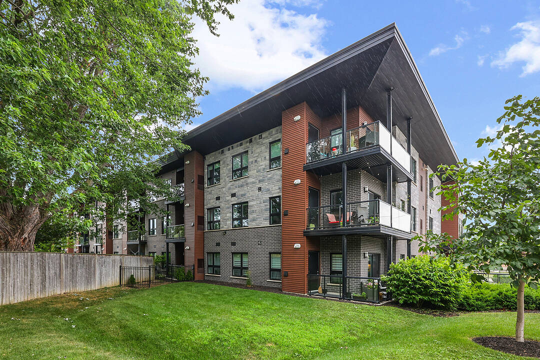 212 Lakeport Rd #201, St. Catharines, Ontario