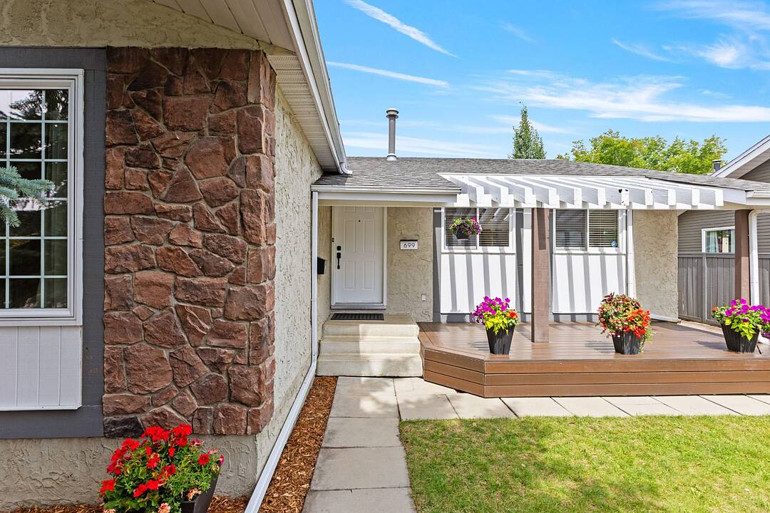 699 Deercroft Way SE, Calgary, Alberta