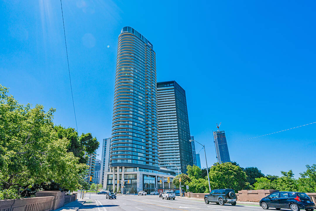 585 Bloor St E #2124, Toronto, Ontario