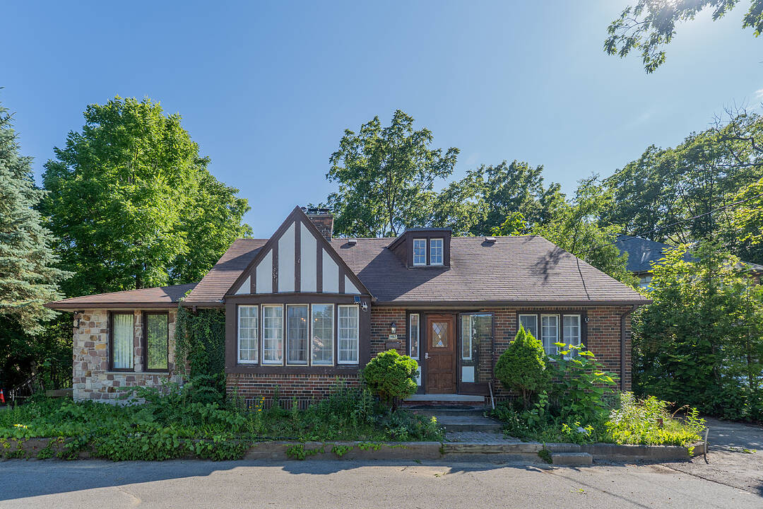 1462 Hurontario St, Mississauga, Ontario