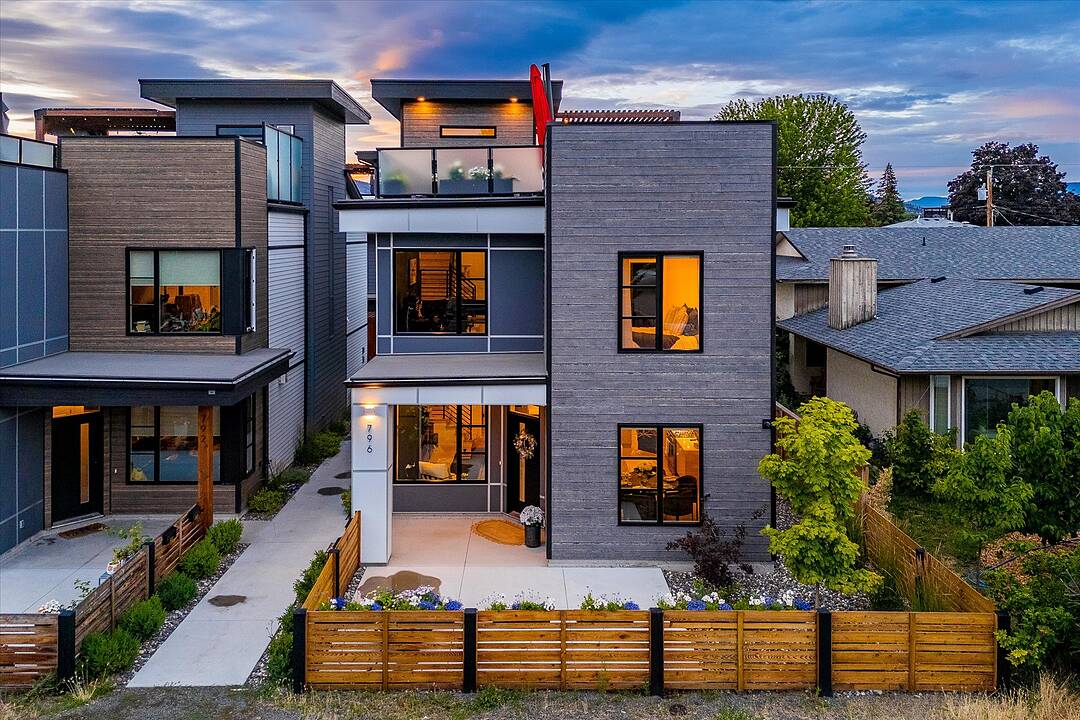 796 Wardlaw Avenue, Kelowna, British Columbia