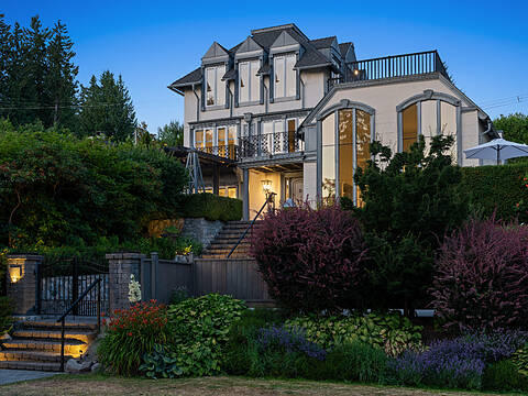 284 Sandringham Crescent, North Vancouver