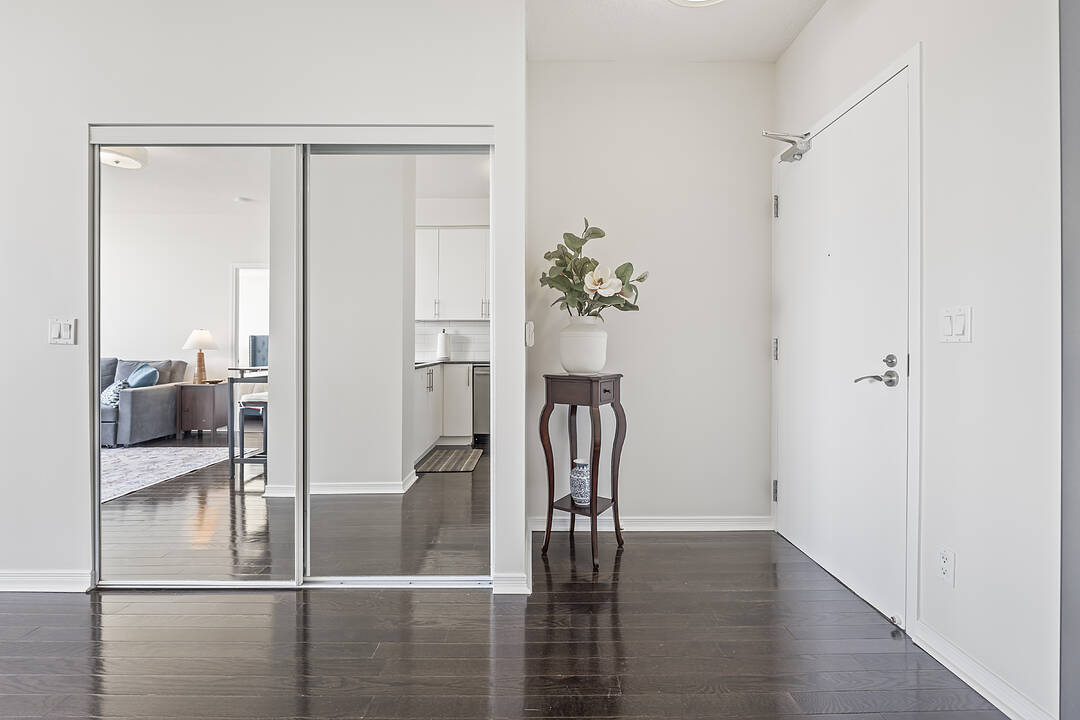 15 Legion Rd #2501, Toronto, Ontario