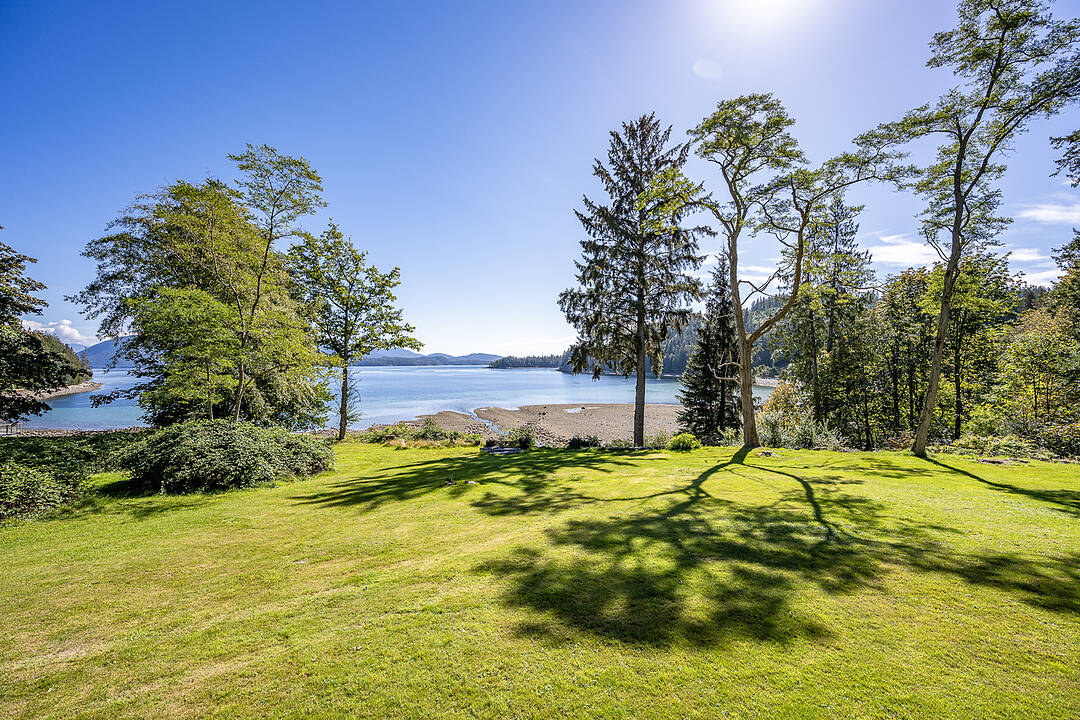 12683 Highway 101 Hwy, Powell River, British Columbia