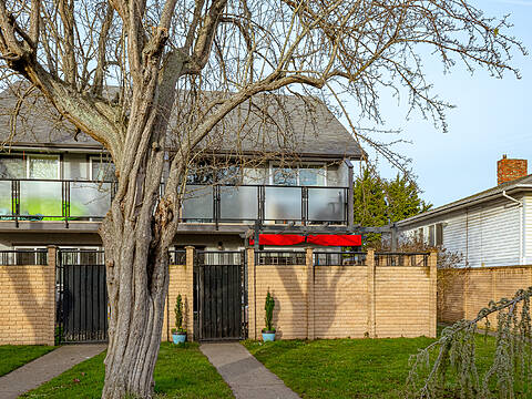 1-734 Wilson Street, Victoria