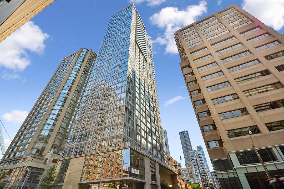 188 Cumberland St #409, Toronto, Ontario