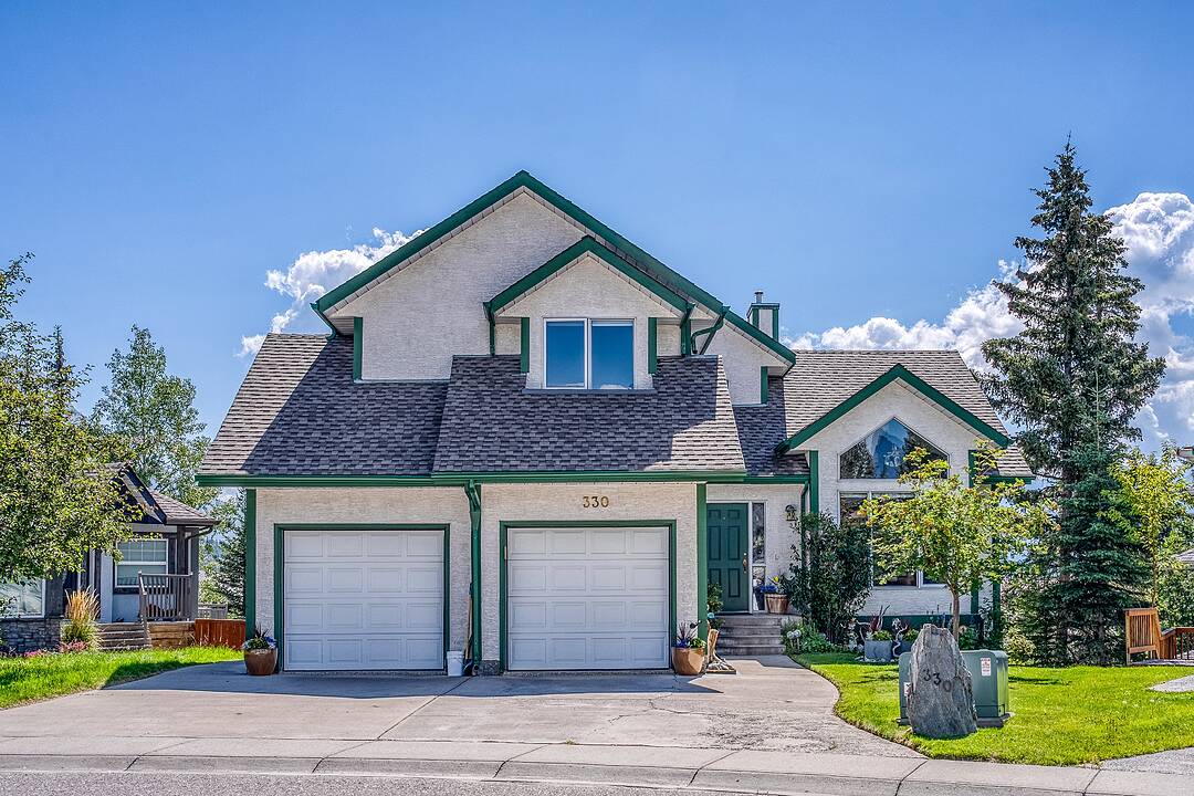 330 Canyon Close, Canmore, Alberta