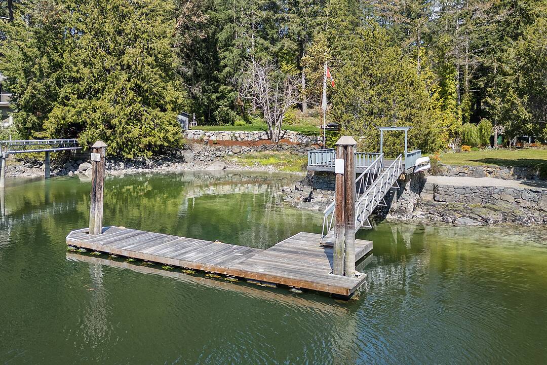 5400 Sans Souci Road, Halfmoon Bay, British Columbia