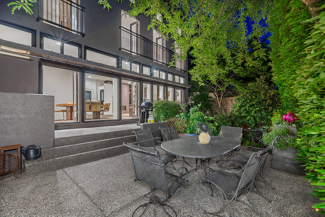 955 20th Street, West Vancouver, British Columbia