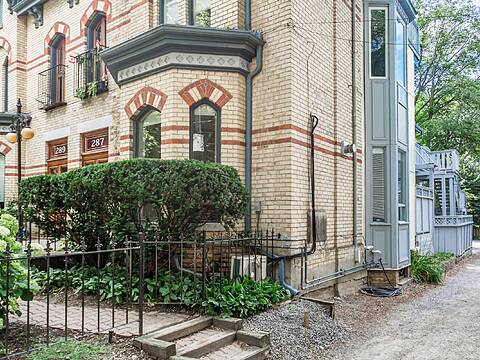 287 Carlton St #Suite 1, Toronto