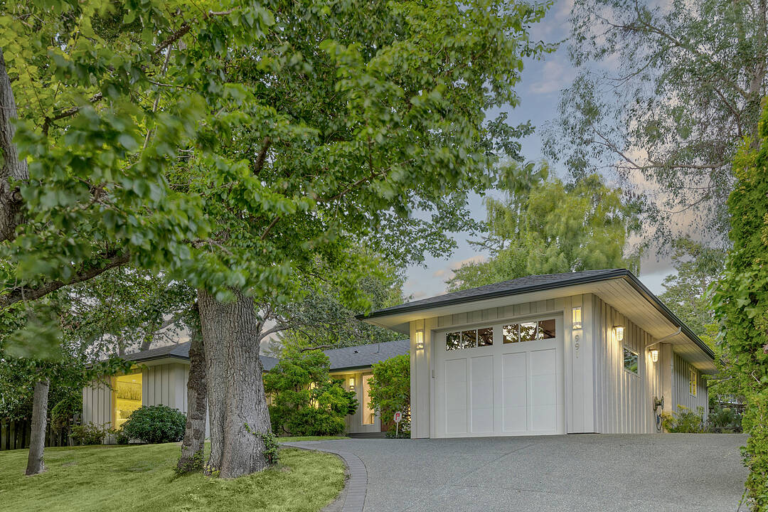 991 Newport Avenue, Oak Bay, British Columbia