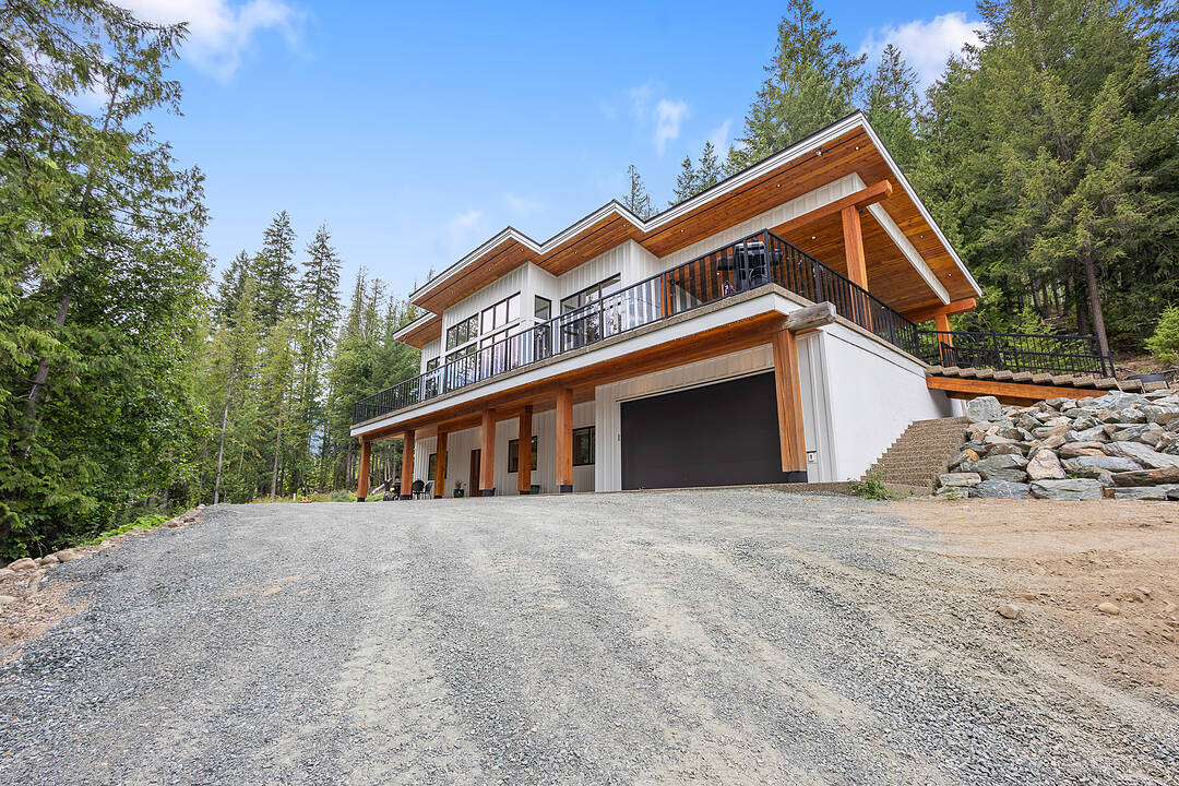 7249 Anglemont Way, Anglemont, British Columbia