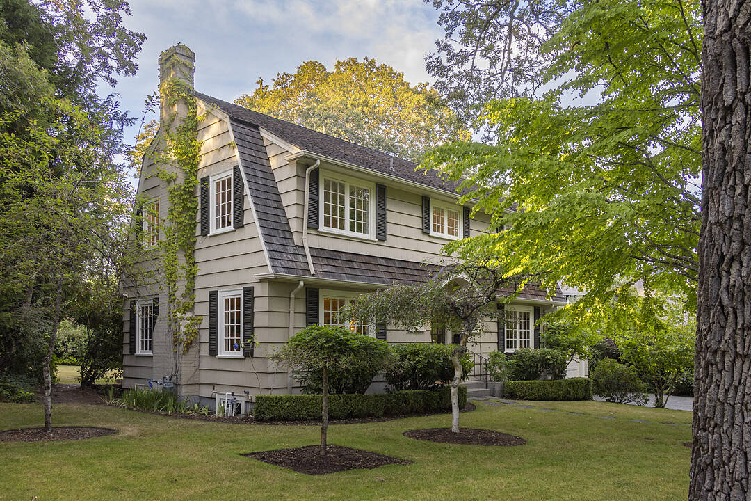 2570 Lansdowne Road, Oak Bay, British Columbia
