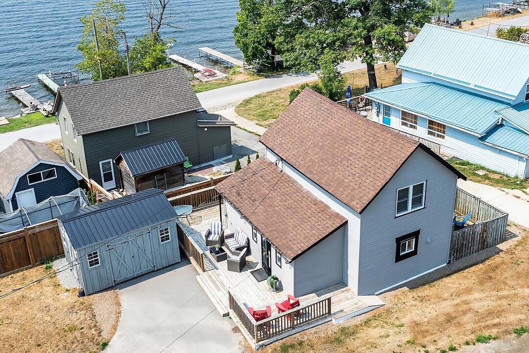 42 Pavillion Rd, Kawartha Lakes, Ontario