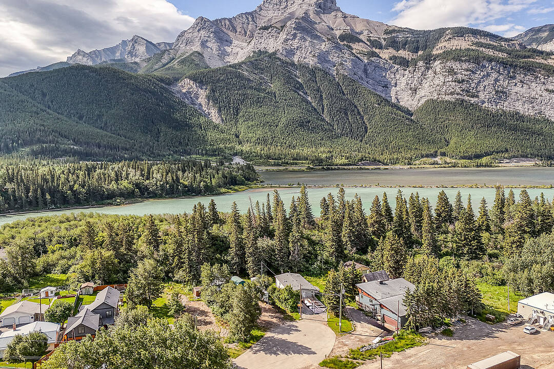 11 Loder Mountain Drive, Exshaw, Alberta