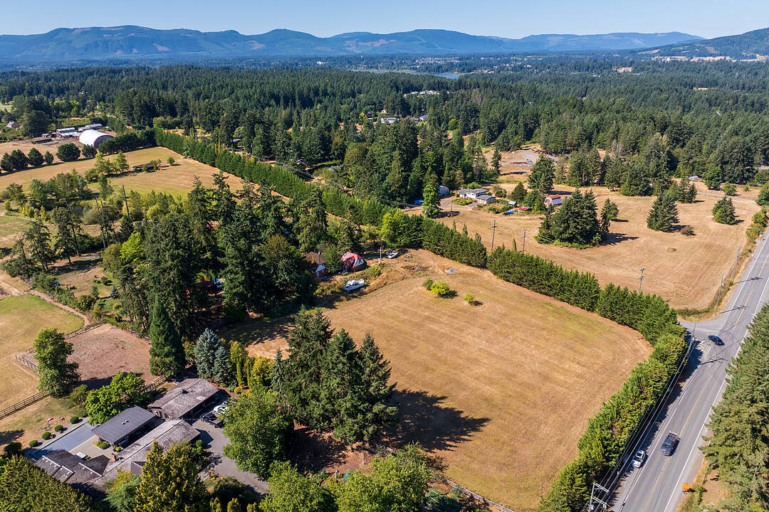 6883 Lakes Road, Duncan, British Columbia