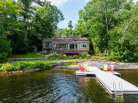 1097 Hurling Point Rd, Muskoka Lakes