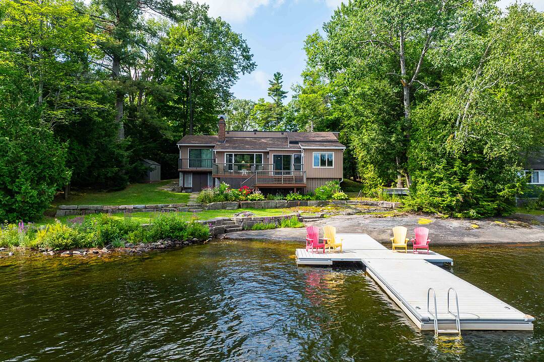 1097 Hurling Point Rd, Muskoka Lakes, Ontario