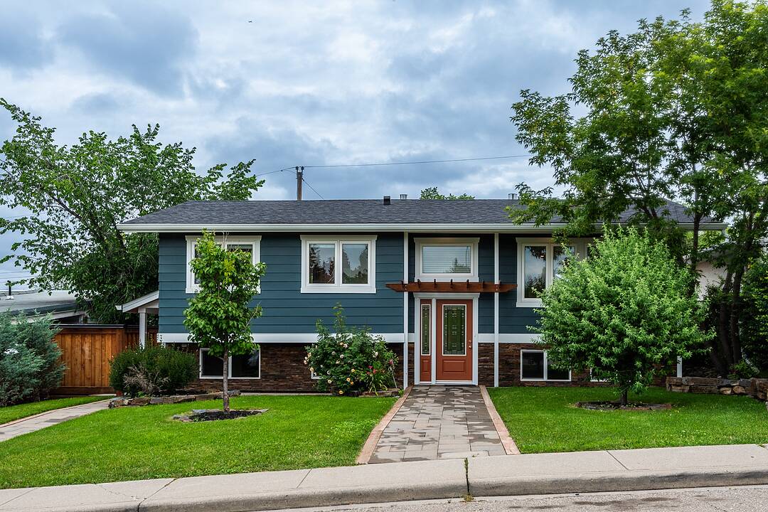 112 Selkirk Drive SW, Calgary, Alberta