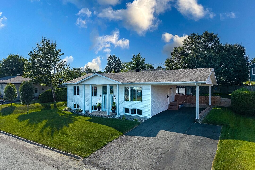 625 Rue des Cèdres, Thetford Mines, Québec