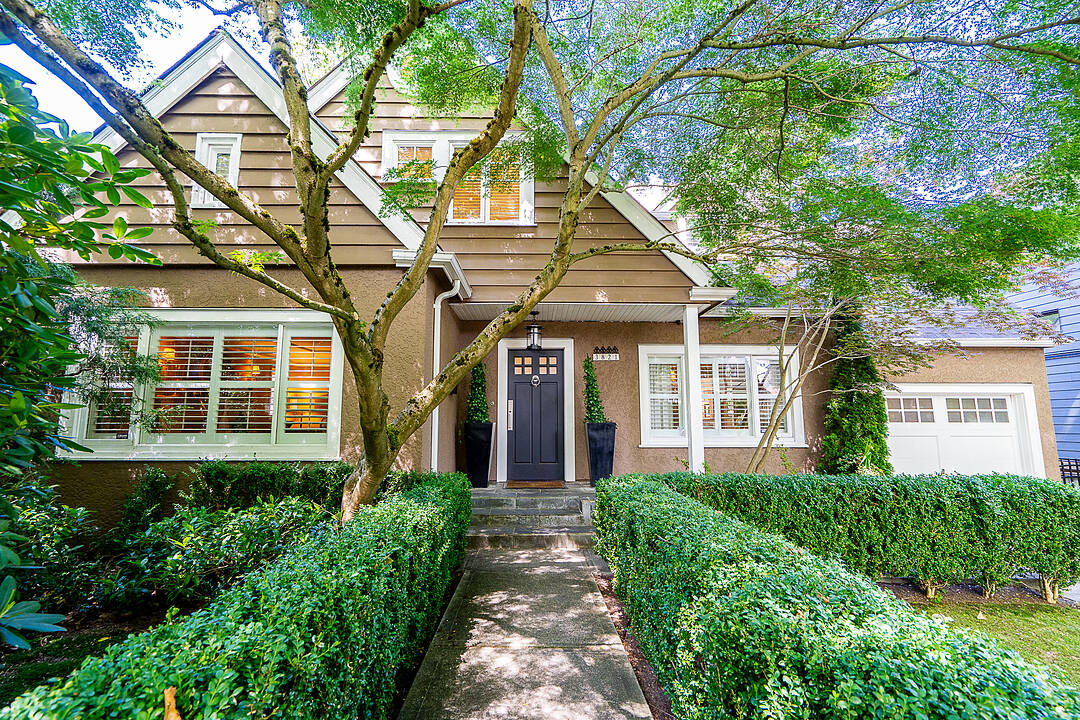 3821 W Broadway, Vancouver, British Columbia