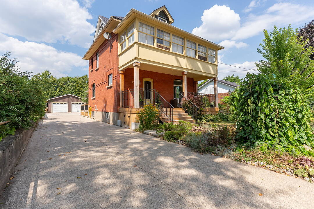 12 Elizabeth St W, Clearview, Ontario