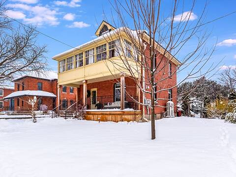 12 Elizabeth Street W, Clearview