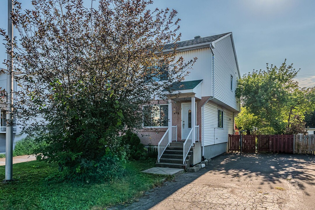 259 Rue Jean-Chauvin, Sainte-Rose, Québec