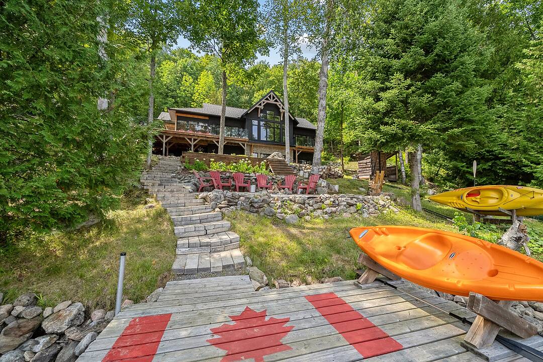 1068 Upper Lane, Highlands East, Ontario