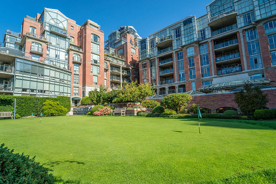 231-21 Dallas Road, Victoria, British Columbia