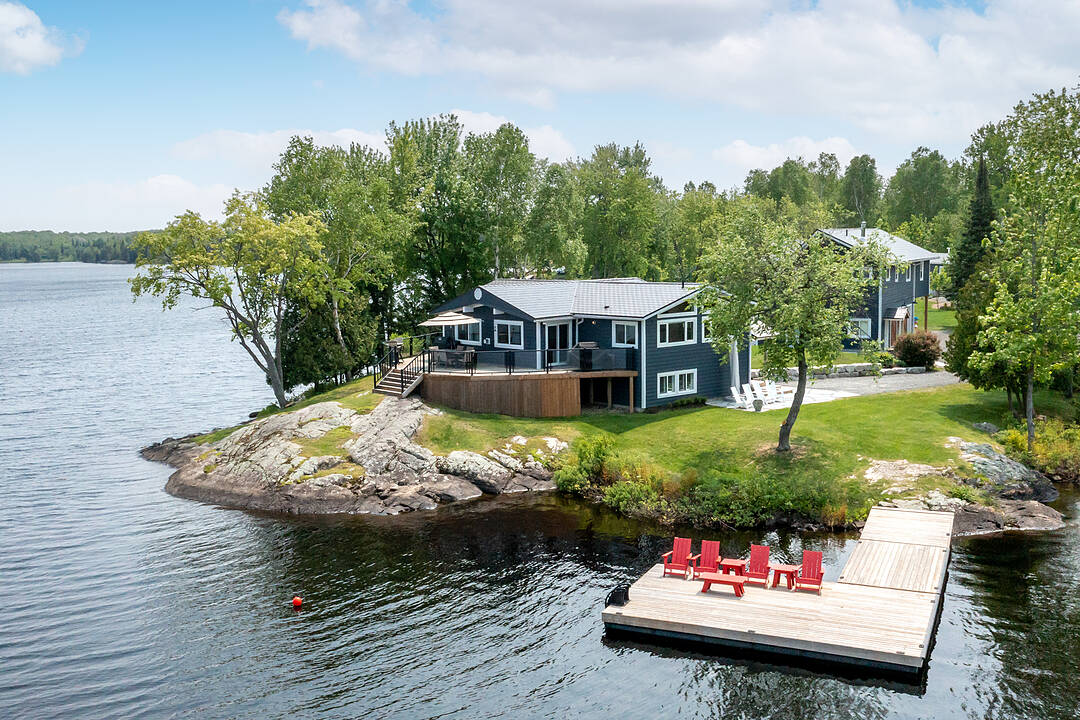 11D Bears Paw, Whitestone, Ontario