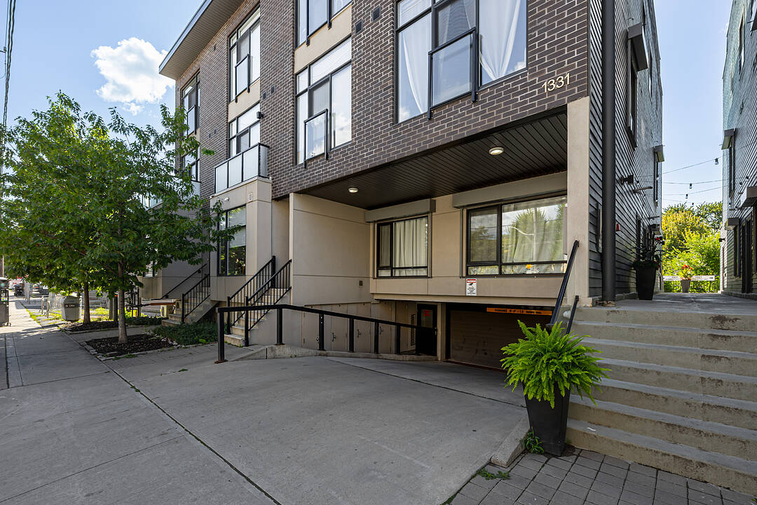 1331 Gerrard St #4, Toronto, Ontario