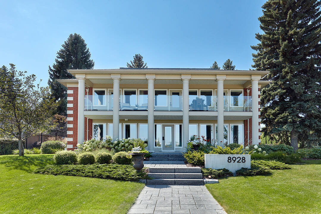8928 Valleyview Drive, Edmonton, Alberta