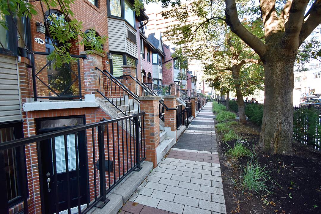 596A Wellington St, Toronto, Ontario