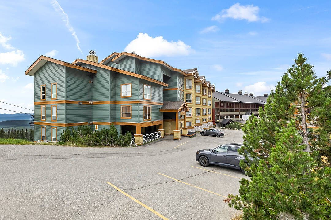 105-215 Kettleview Road, Big White, British Columbia