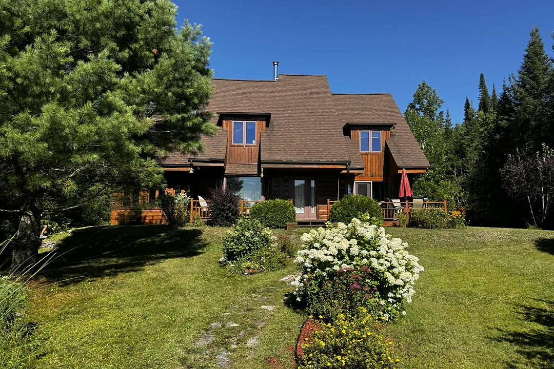 90 Ch. de l'Iris, Mont-Blanc, Québec