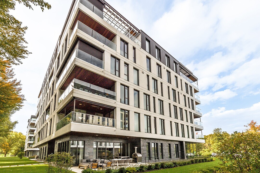 1100 Rue les Érables, Apt. 104, Laval-sur-le-Lac, Québec