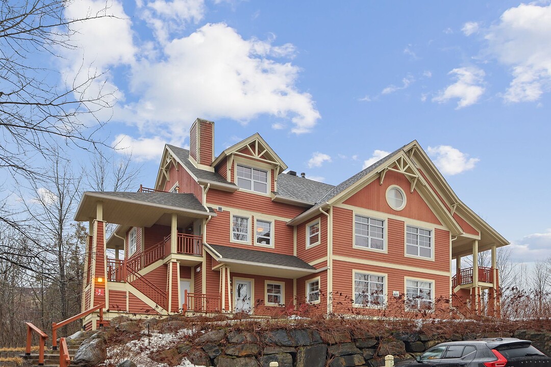 223 Ch. des Quatre-Sommets, Apt. 3, Mont-Tremblant, Québec
