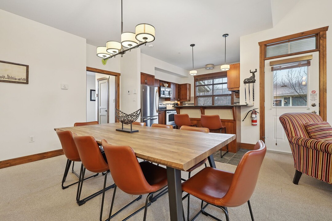223 Ch. des Quatre-Sommets, Apt. 3, Mont-Tremblant, Québec