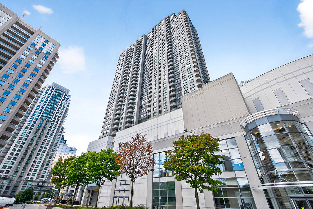 8 Hillcrest Ave #PH101, Toronto, Ontario