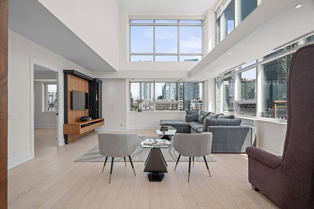 500 Queens Quay #PH 1005W, Toronto, Ontario