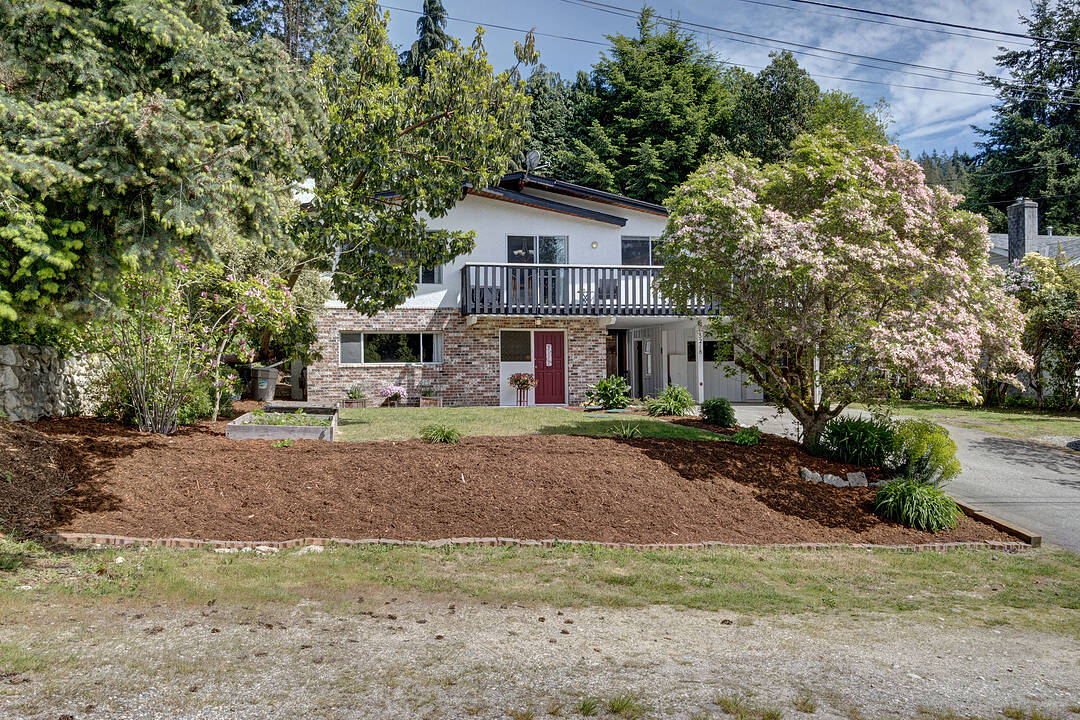 5218 Radcliffe Road, Sechelt, British Columbia