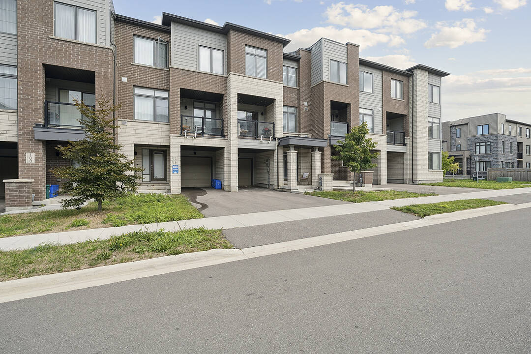 104 Bravo Lane, Newmarket, Ontario