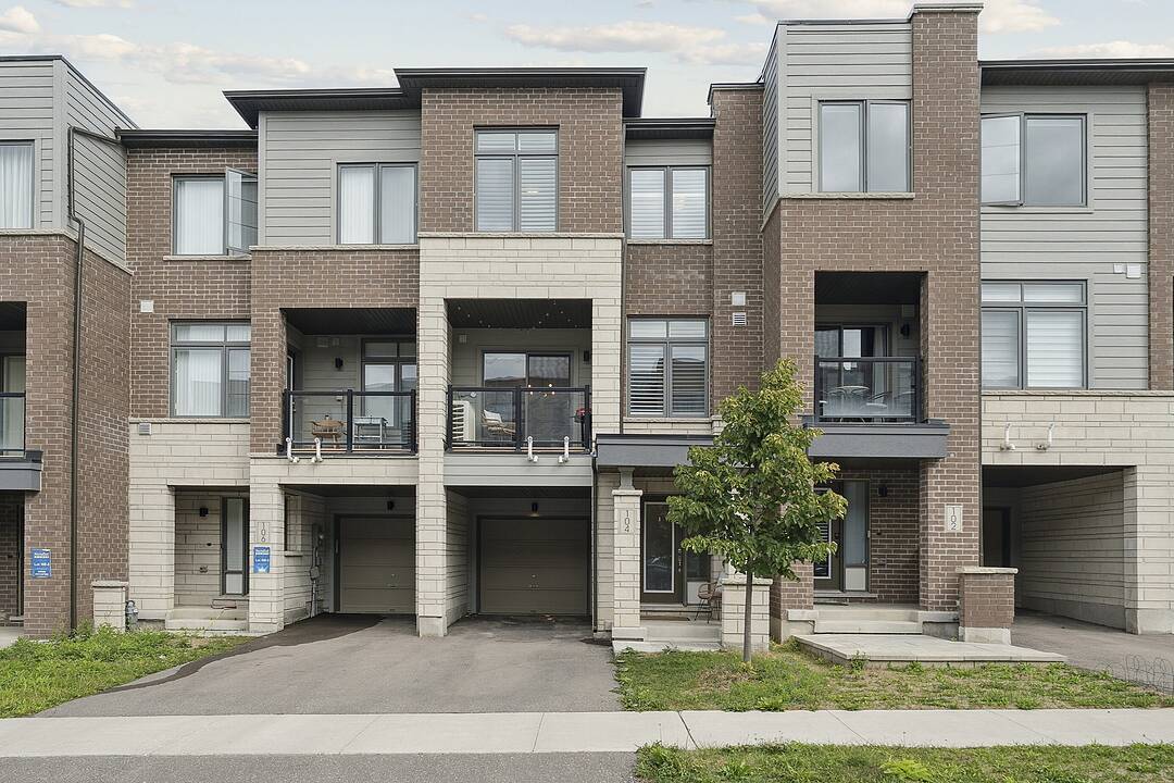 104 Bravo Lane, Newmarket, Ontario