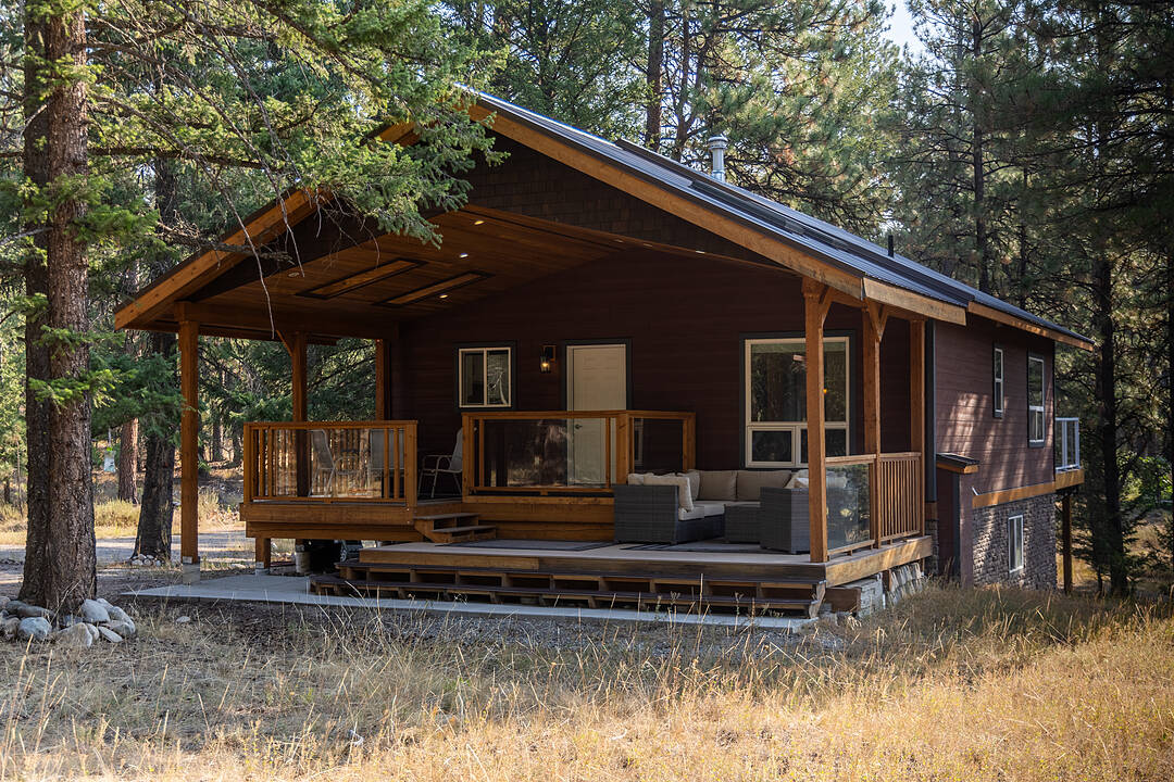 823 Waldo Road, Baynes Lake, British Columbia