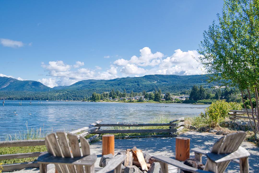 5672 Osprey Street, Sechelt, British Columbia