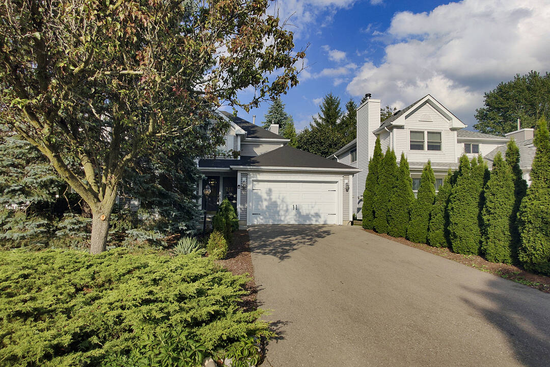 218 Dorchester Place, Waterloo, Ontario