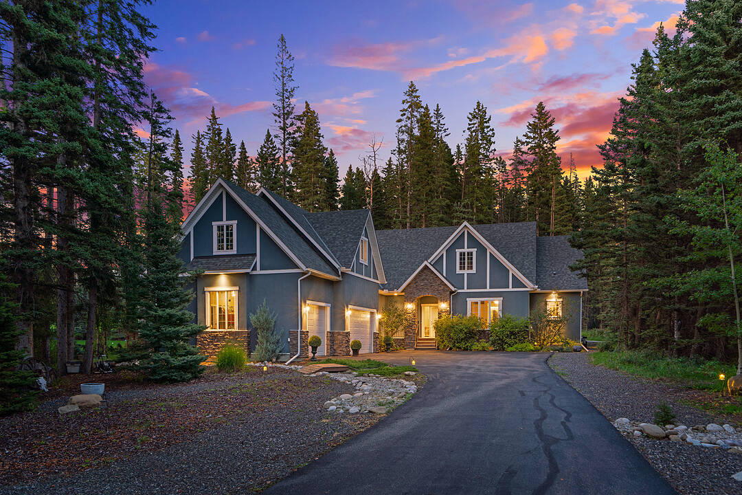 314 Hawks Nest Hollow, Priddis Greens, Alberta
